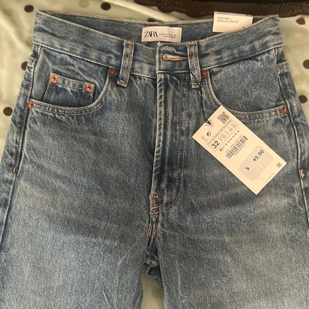 Zara High-Rise Straight fit